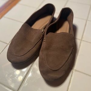 ⭐️ A new day beige loafer sz 6